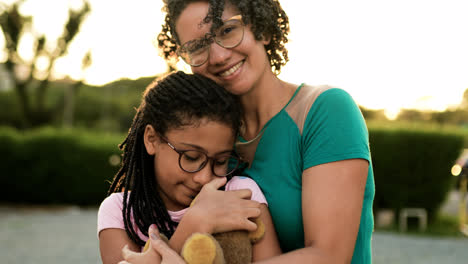 Mother-and-daughter-posing-outdoors